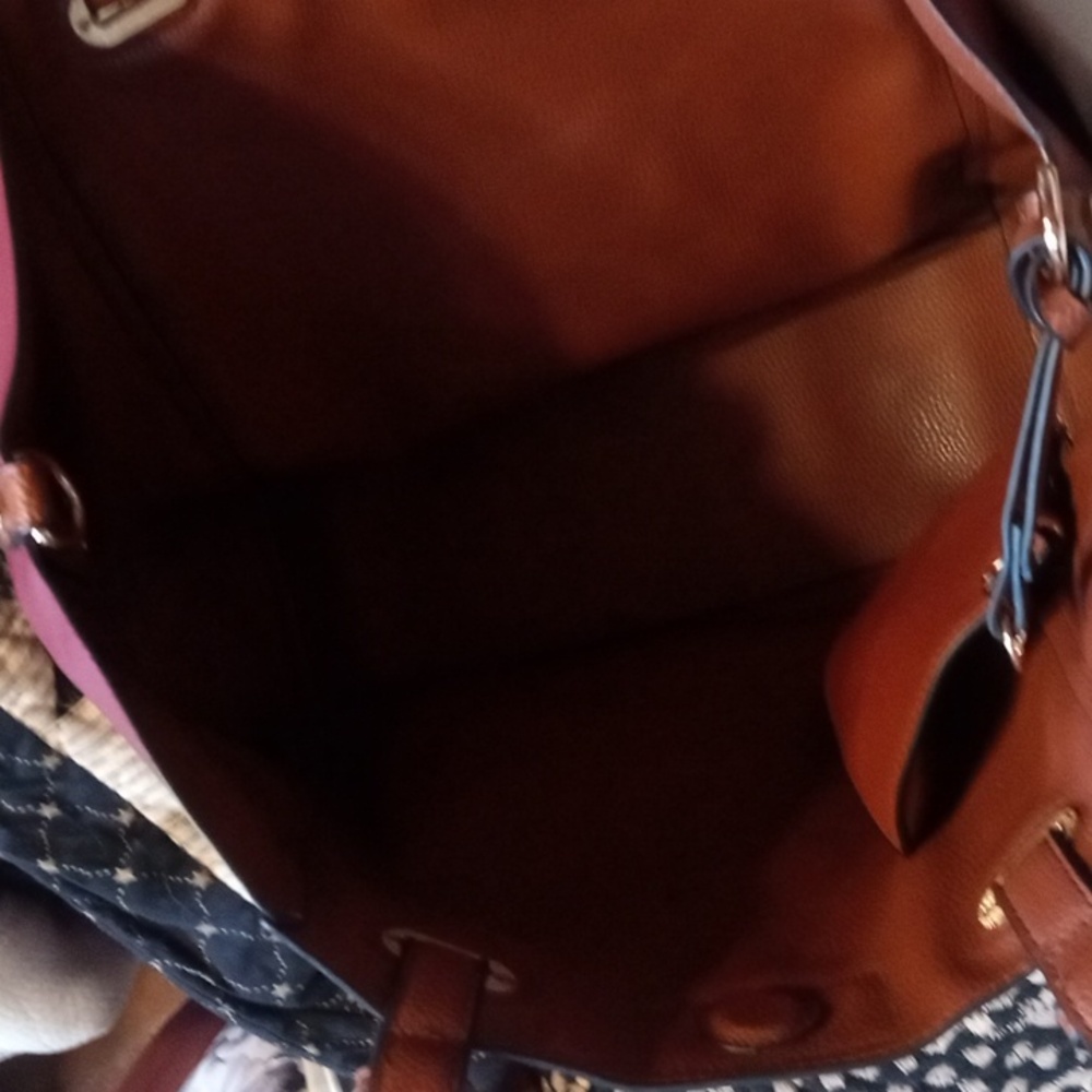 Bass Burgundy Tote - Picture 4 of 4